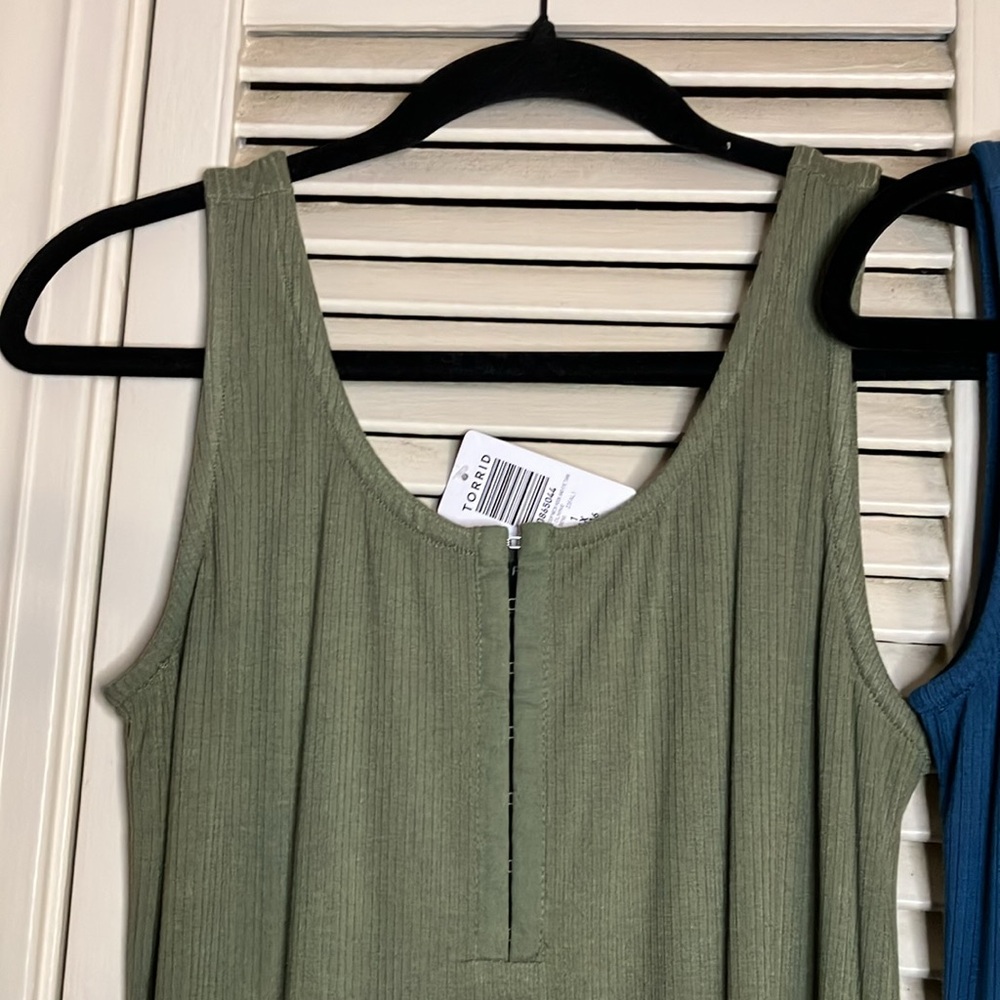 2 Torrid Size 1 -(14-16) Everyday Scoop Neck Hook & Eye Tank Top Olive / Blue - Picture 2 of 5